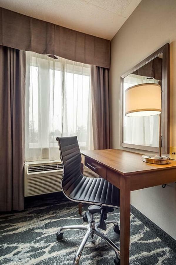 Monte Carlo Inn Brampton Exterior foto